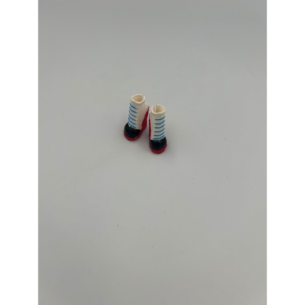 Monster High Ghoulie Yelps Mad Classroom Science Shoes